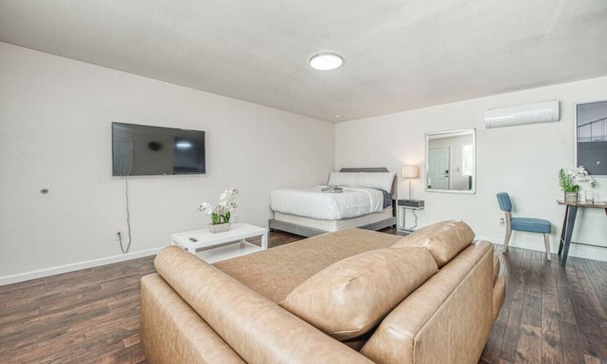 Fresno Casa | 2730 W Bullard Back Studio · Totally New Awesome ★ North Fresno Back Studio