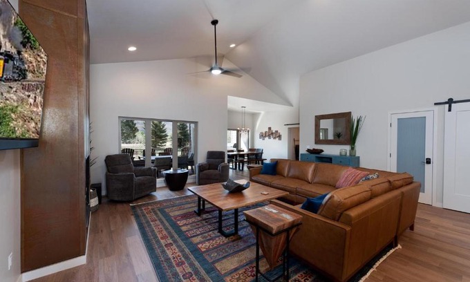 Trimble Casa | 275 Estancia Loop