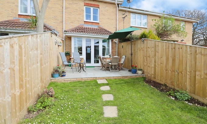 East Cowes Casa | 28 Anchorage Way - a house that sleeps 4 guests in 2 bedrooms
