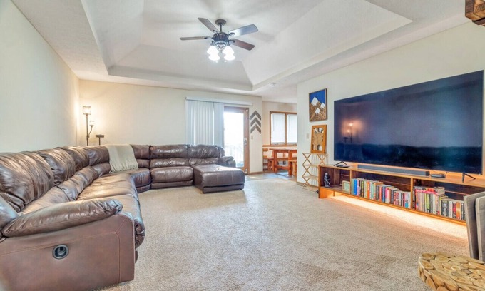 Springfield Casa | 2805 N Summit Ave · Relax at the Summit - 3bd, 2b