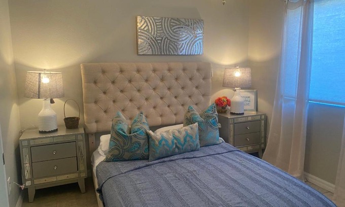 Santa Clarita Casa | 28234 Kenton Ln
