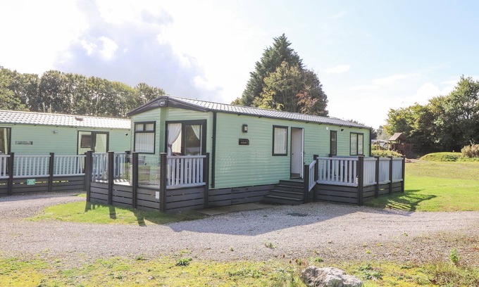 Yealand Conyers Cabaña | 29 LAKES VIEW, pet friendly, character holiday cottage in Carnforth