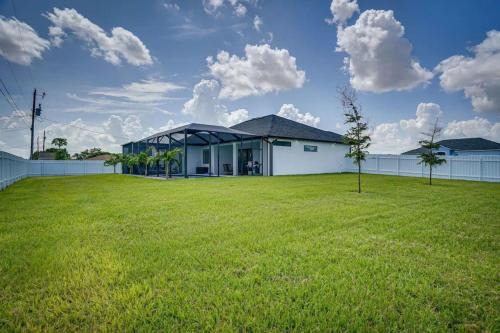 Diplomat Casa | 290 4 bedrooms Fenced yard Pool tvs in all rooms