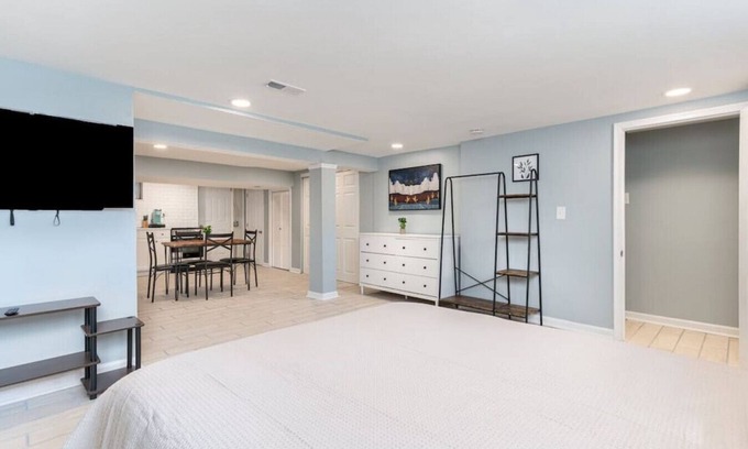 Dundalk Condominio | 2939 Liberty Basement NEW!! · Convenient & Affordable Dundalk Studio!
