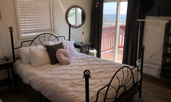 Middletown Apartamento | 2950 B Columbia - Private, ALL-NEW boho studio in the heart of SD