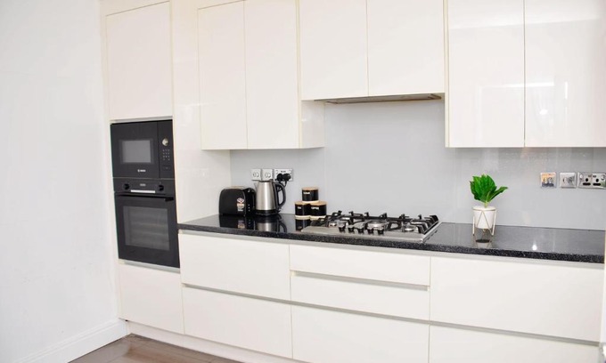 Stanwell Casa | 29EW-11 Dreams Unlimited Serviced Accommodation- HeathrowStanwell