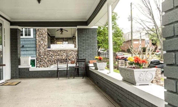 Birmingham Casa | 29th Street Trendy Lakeview Craftsman 8