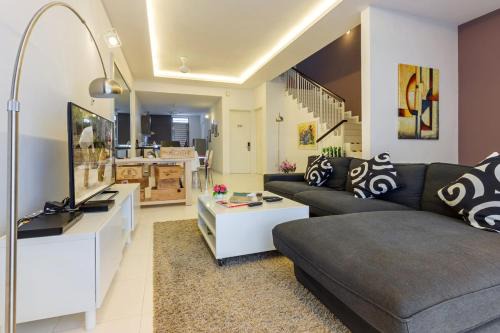 Gelugor Casa | 2a豪华三层排屋6房6浴室家庭聚会结婚生日USM槟威大桥SPICE会展中心乔治市