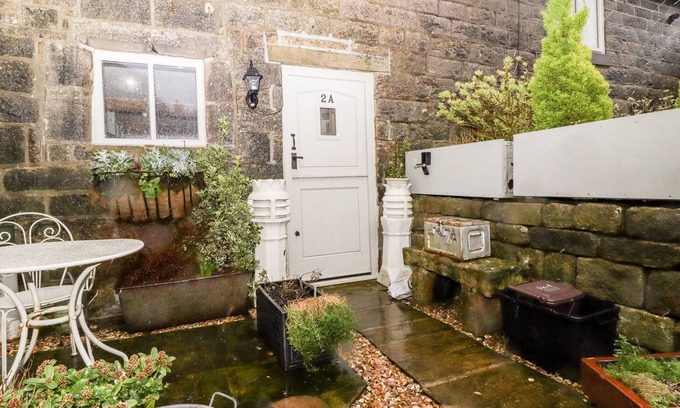 Wadsworth Cabaña | 2A CHISERLEY STILE, with hot tub in Hebden Bridge