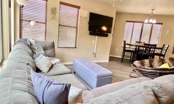 Tucson Condominio | 2B/2B condo with pool, jacuzzi, and stunning views
