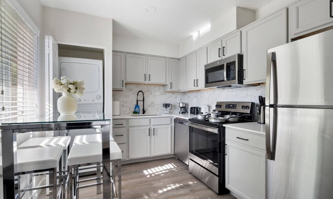 New Papago Parkway Apartamento | 2B1B Stylish Escape with pool and parking
