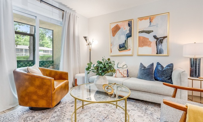 Montgomery Condominio | 2bd/2ba Condo * Pool * Renovated * Dogs Welcome * Condo in Savannah*30+ day stay