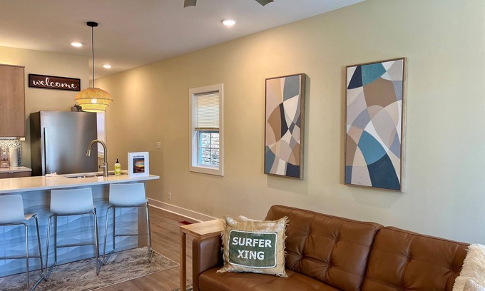 Germantown Apartamento | 2Bdrm/2Ba, Close to Univ of Lou, Churchill, &KY EXPO CTR! Walkable & Parking!