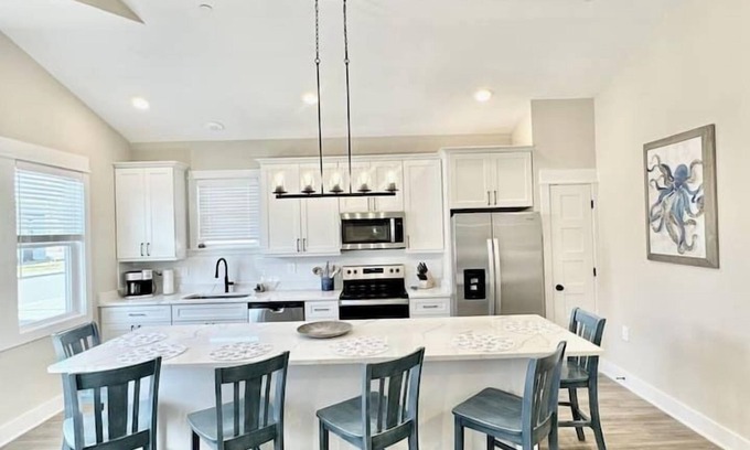 Corolla Village Condominio | 2BD/2BA Villa across Currituck Beach Lighthouse