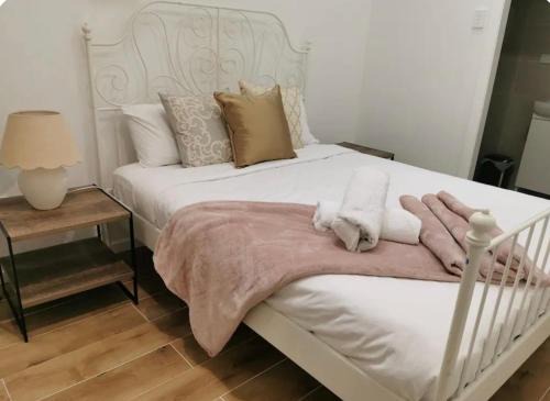 Hornsby Casa | 2bd 2bth Modern House close 2Train&Westfield