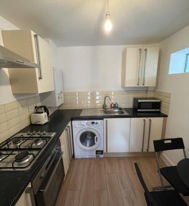 Custom House Apartamento | 2BD Apt East London Sleeps 7!