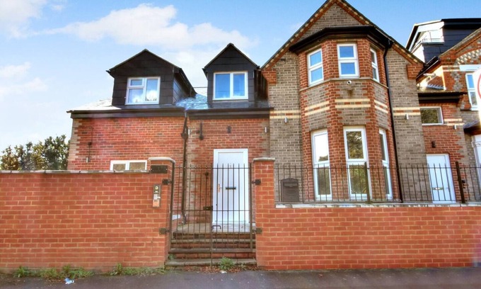 Reading Apartamento | 2BD apt for 7 with private off-street parking
