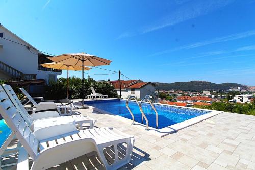 Burtaisi Apartamento | 2bd Apt w Private Pool and City View "Keka"