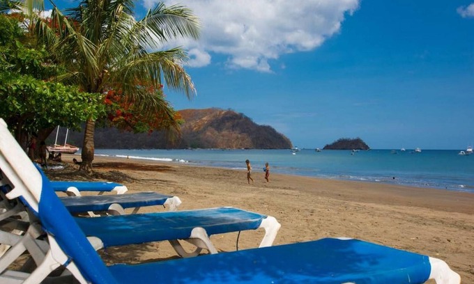 Coco Condominio | 2BD Beauty With Big Pool - Walk to Beach