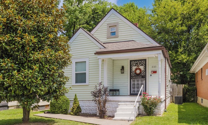 Wyandotte Casa | 2BD Charming Ideally Located Bungalow