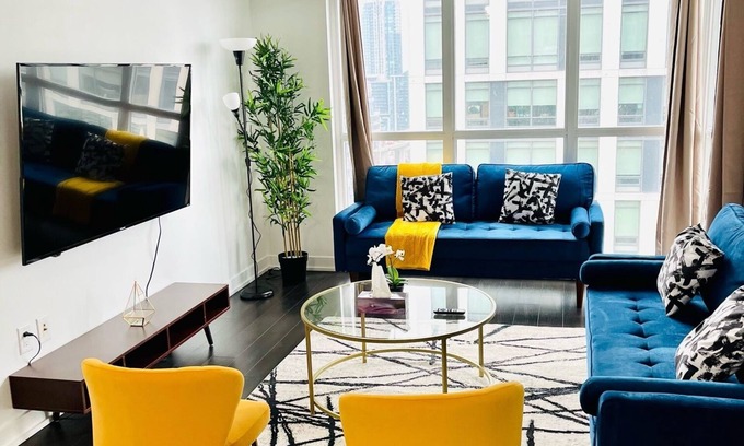 Bathurst Quay Condominio | 2BD Condo W Free Parking Near CN Tower