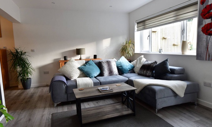 Winterbourne Earls Casa | 2Bd Garden Home - A Short Walk To Stonehenge