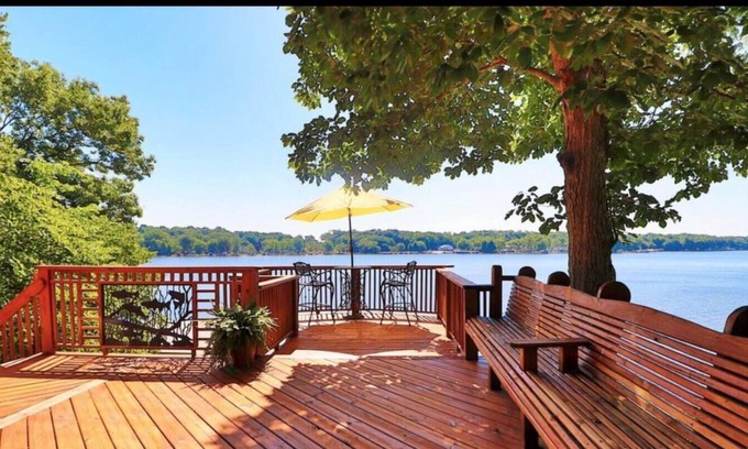 Monticello Cabaña | 2BD Lakefront Freeman Cottage: Swimming, Boat Dock & Fire pit, and Amazing Views