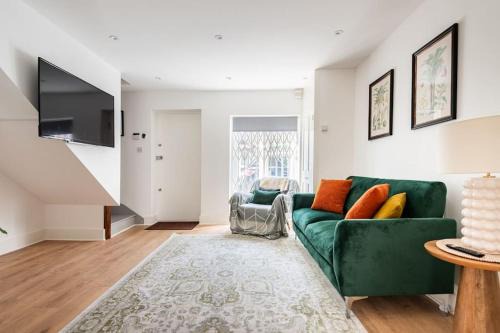 Snaresbrook Casa | 2BD Mews House, Wanstead