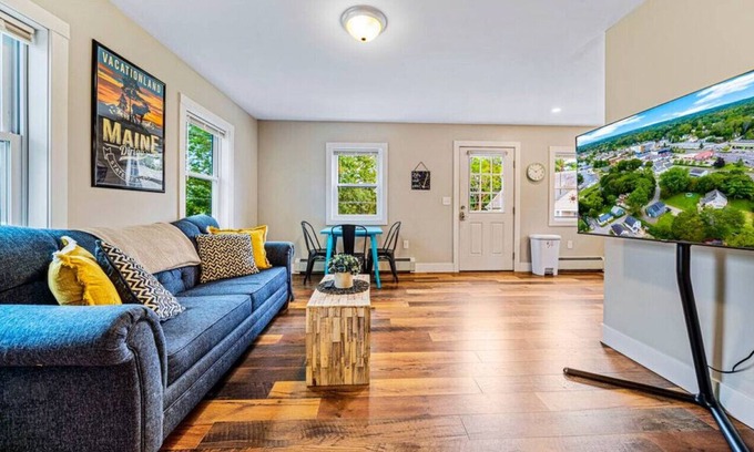 Westbrook Apartamento | 2BD | Parking | Close to Downtown