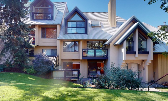 Blackcomb Casa | 2Bdrm 2Bath Townhome in Benchlands