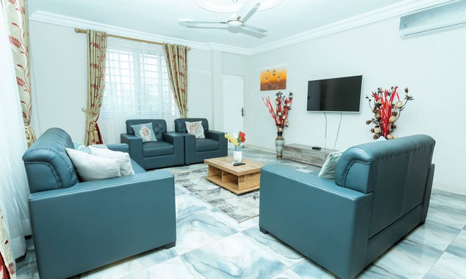 Adentan Apartamento | 2bdroom spacious and luxurious apartment. Family friendly.