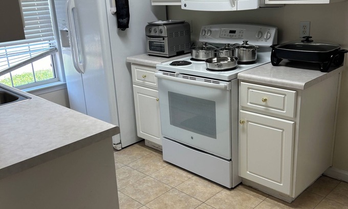 Huntcliff Casa | 2Bed/2Bath Townhome w/Fishing Pond, Fenced Backyard, and Office