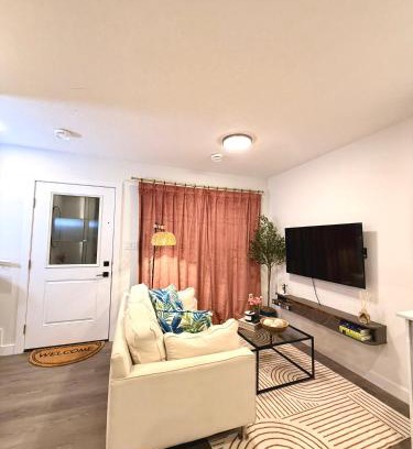 Northeast Edmonton Apartamento | 2bed Lagos House Backyard Suites Downtown