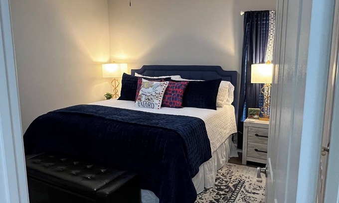 Oxford Condominio | 2bedroom condo in delightful Oxford with Wi-Fi, AC. near the square, Mtrade Park