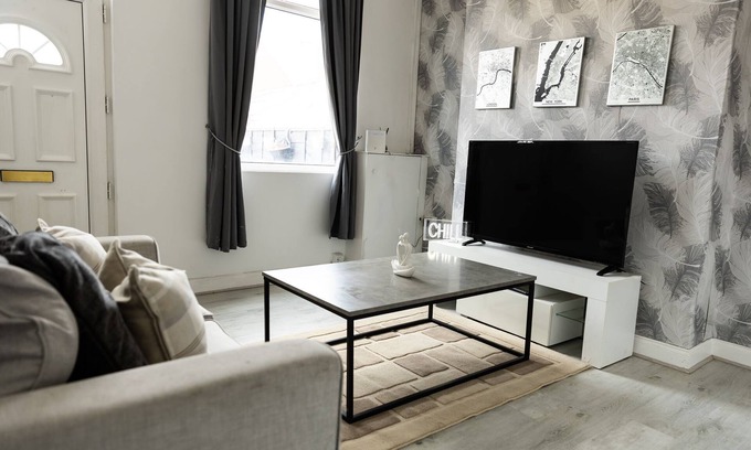 Barnsley Casa | 2bedroom Cosy Fully detached Retreat, with computerized shower & game room.