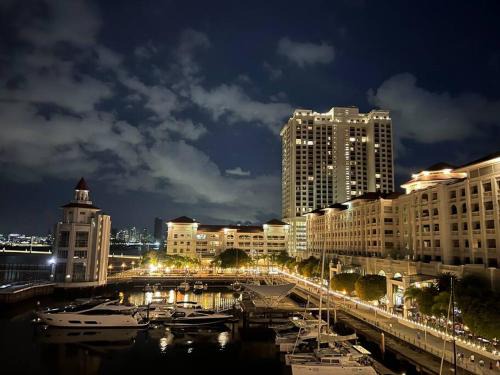 Seri Tanjung Pinang Apartamento | 2Beds Seaview Straits Quay comes with Carpark and Hothub