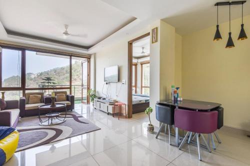 Barog Apartamento | 2BHK Furnished Apartment/Near Kasauli/Barog/Luv Fun & Adventure