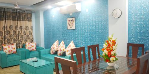 Saket Apartamento | 2BHK Short Stay Apartment walking Max Saket (LIFT +Kitchen+Parking+3 nights min stay)