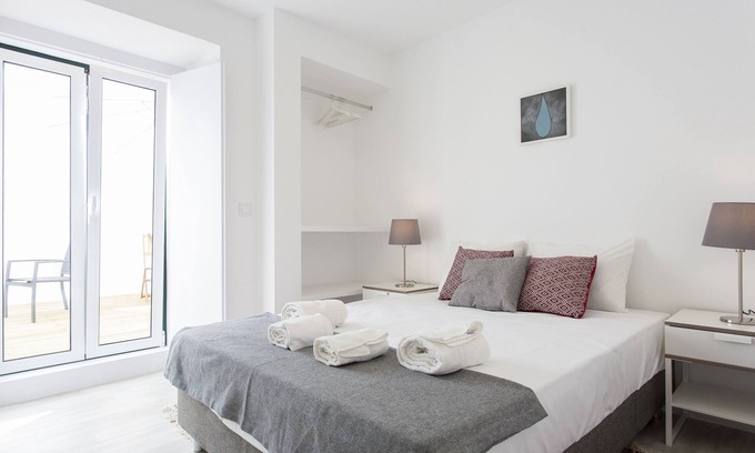 Santos Apartamento | 2BLocal Castelo Picão Apartments