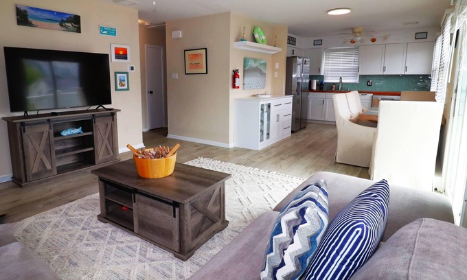 Southend Condominio | 2BR 1.5BA Top Floor Condo with Tesla/EV Charger Brigantine