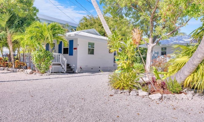 Islamorada Cabaña | Cabaña familiar en Shady Palms, hogar en un entorno tropical