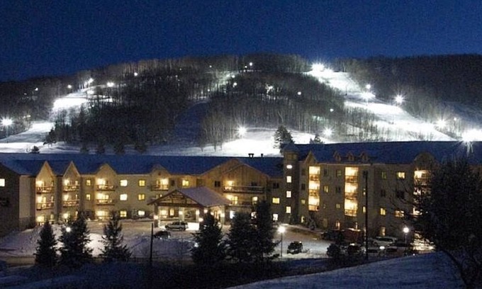 Ellicottville Condominio | 2BR 2 FB Tamarack Club Resort at Holiday Valley Condo Ski In/Out Sleeps 8