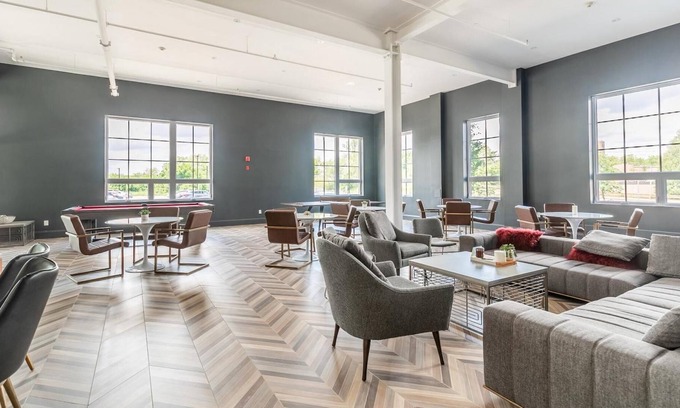 Kirkendall North Apartamento | 2BR 2 Storey Loft Free Parking Gym 3