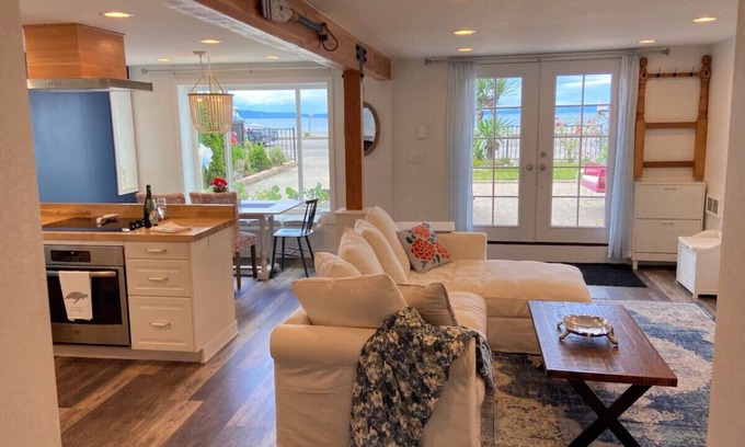 West Seattle Casa | 2BR 2BA Alki Beach Waterfront Retreat Ext. Stay