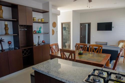 Colonia Ferrocarrilera Apartamento | 2br/2ba Condo 1 block to ocean! - Unit 6