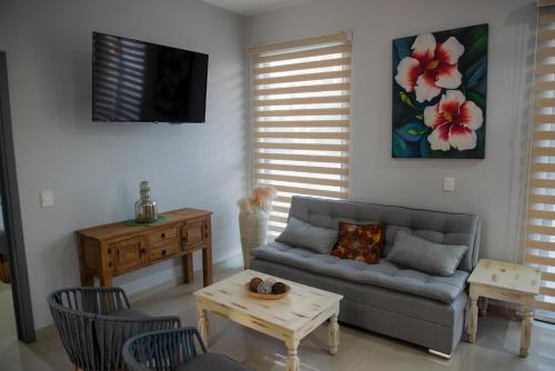 Colonia Ferrocarrilera Apartamento | 2br/2ba Condo 1 block to ocean! - Unit 3