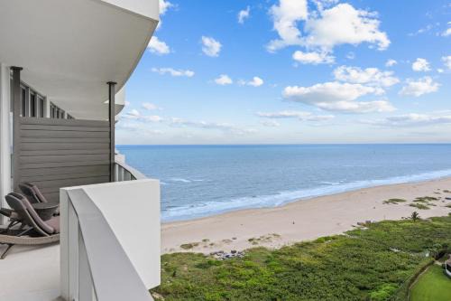 Singer Island Apartamento | 2BR 2BA condo with ocean views in Luxury Resort Amrit