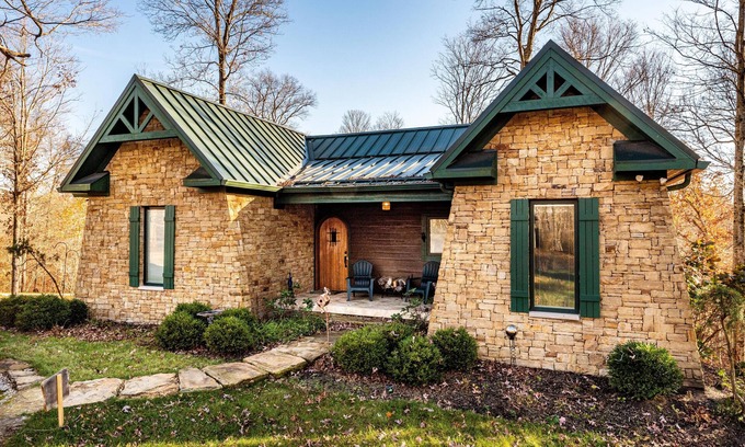 Gnaw Bone Cabina | 2BR, 2BA Log Cabin