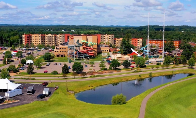 Wisconsin Dells Complejo | 2br 2ba Penthouse at Chula Vista, large in-unit hot tub! Close to Downtown!