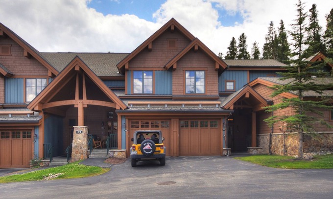 Breckenridge Condominio | 2br 2ba Winter Walk To Historic Downtown + Gondola 2 Bedroom Townhouse by RedAwning